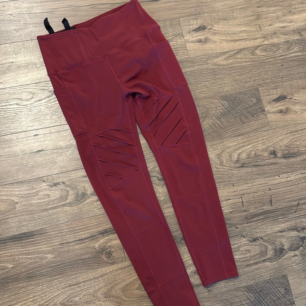 Rounded concealed carry leggings
